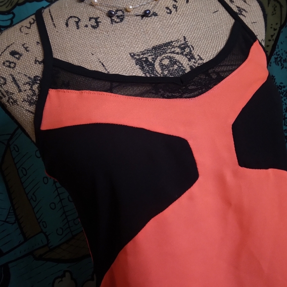 Hi Low Racerback Blouse - Picture 5 of 6